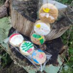 trios de galletas navideñas, uno con los reyes magos y otro con papa noel, el reno y un arbolito de navidad